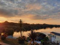 Lakeside Caravan Park