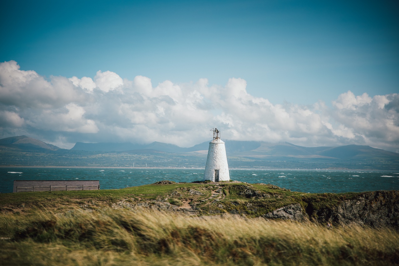 Family Picnic at Llandwyn, Anglesey - Asset Wales